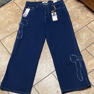 Women’s Wide-Leg 18 Blue Jeans with Decorative Patch Details 90’s Straight NWT
